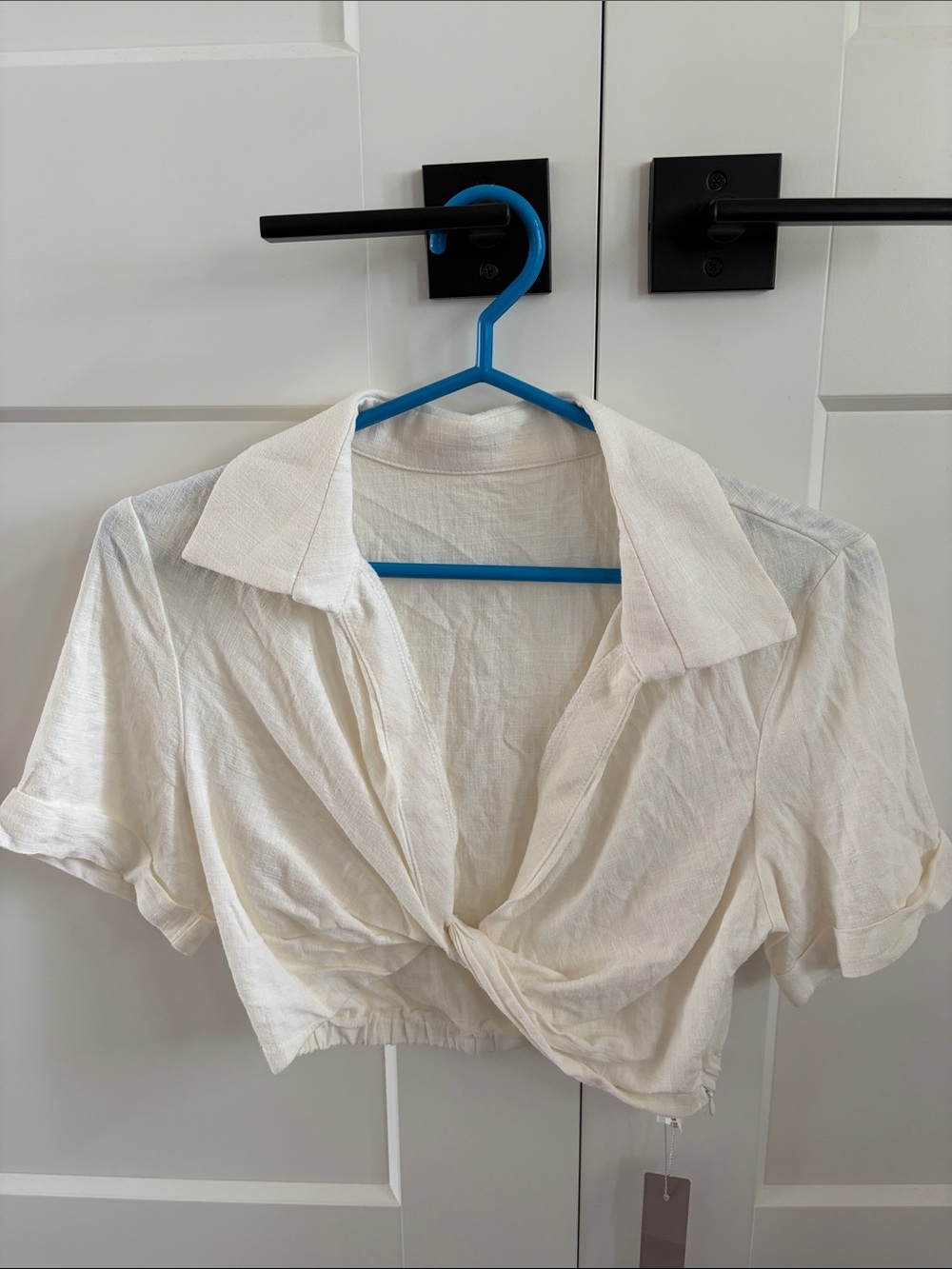 Missguided Cream Twist-Front Cropped Blouse